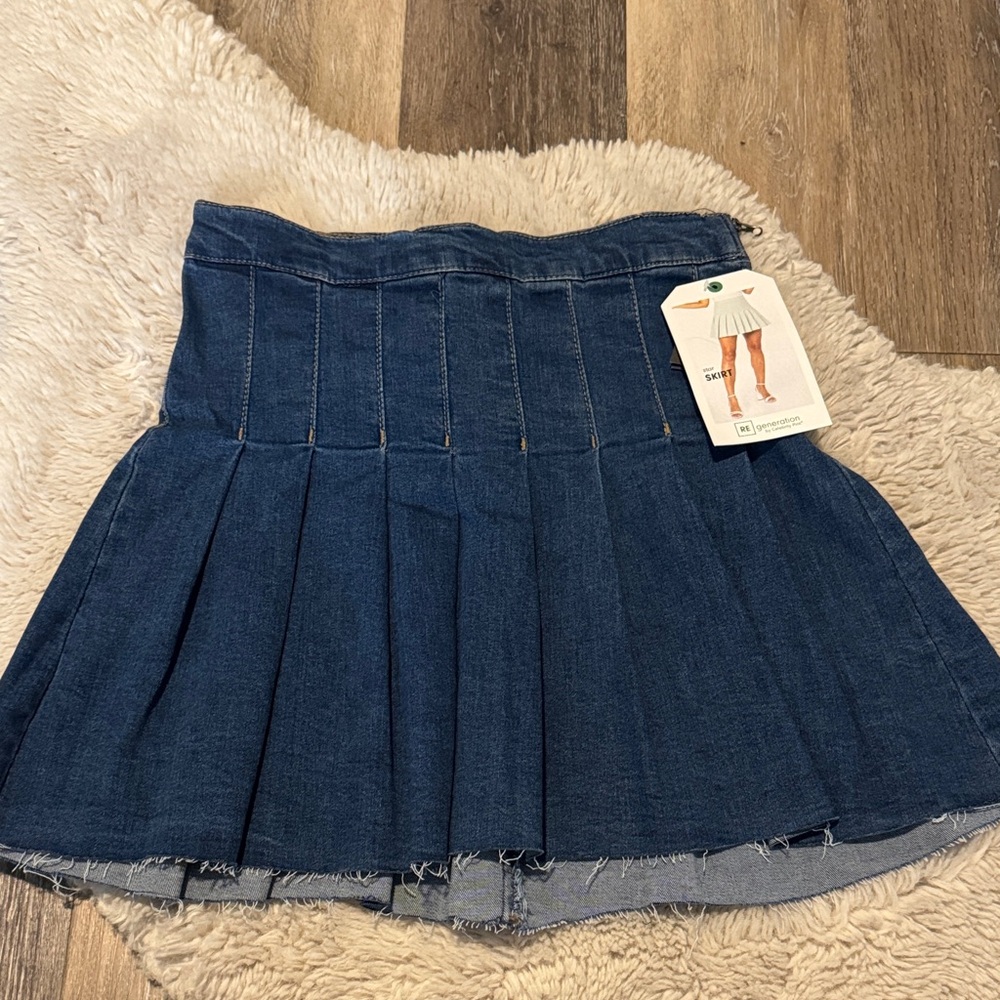 Celebrity Pink Dark Blue Pleated Skirt